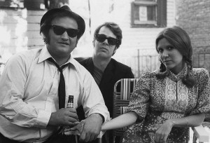 John Belushi , Dan Aykroyd et Carrie Fisher sur le tournage des Blues Brothers