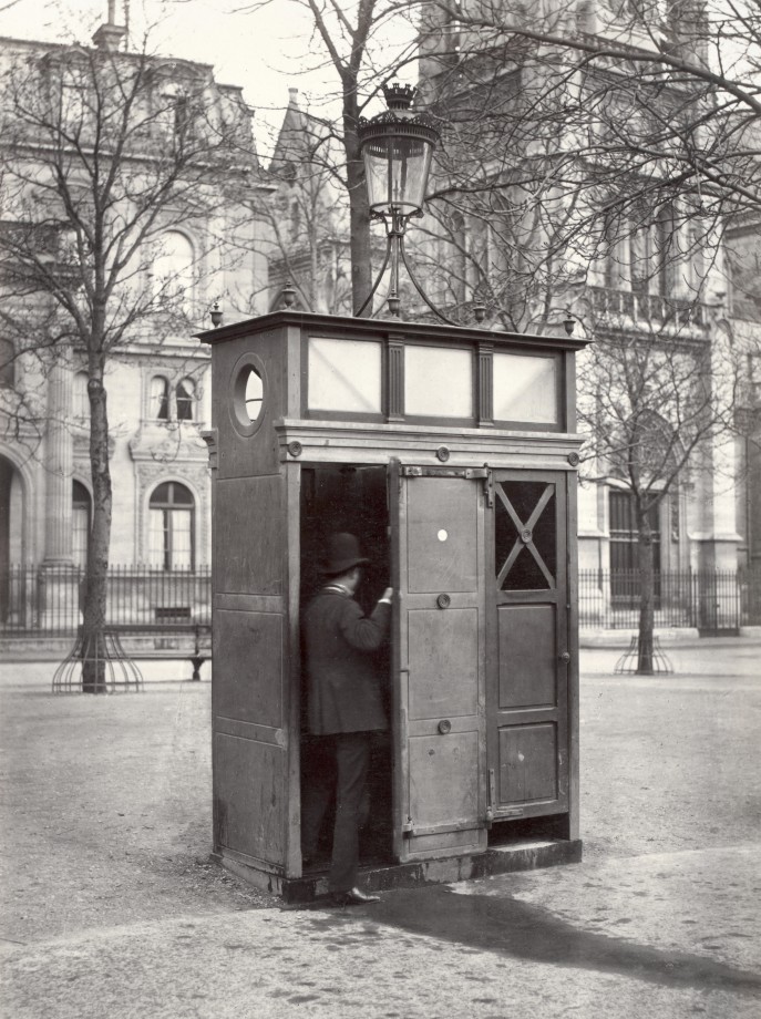 Urinoir enveloppe, à 6 stalles, Jardin de la Bourse, paris,1865